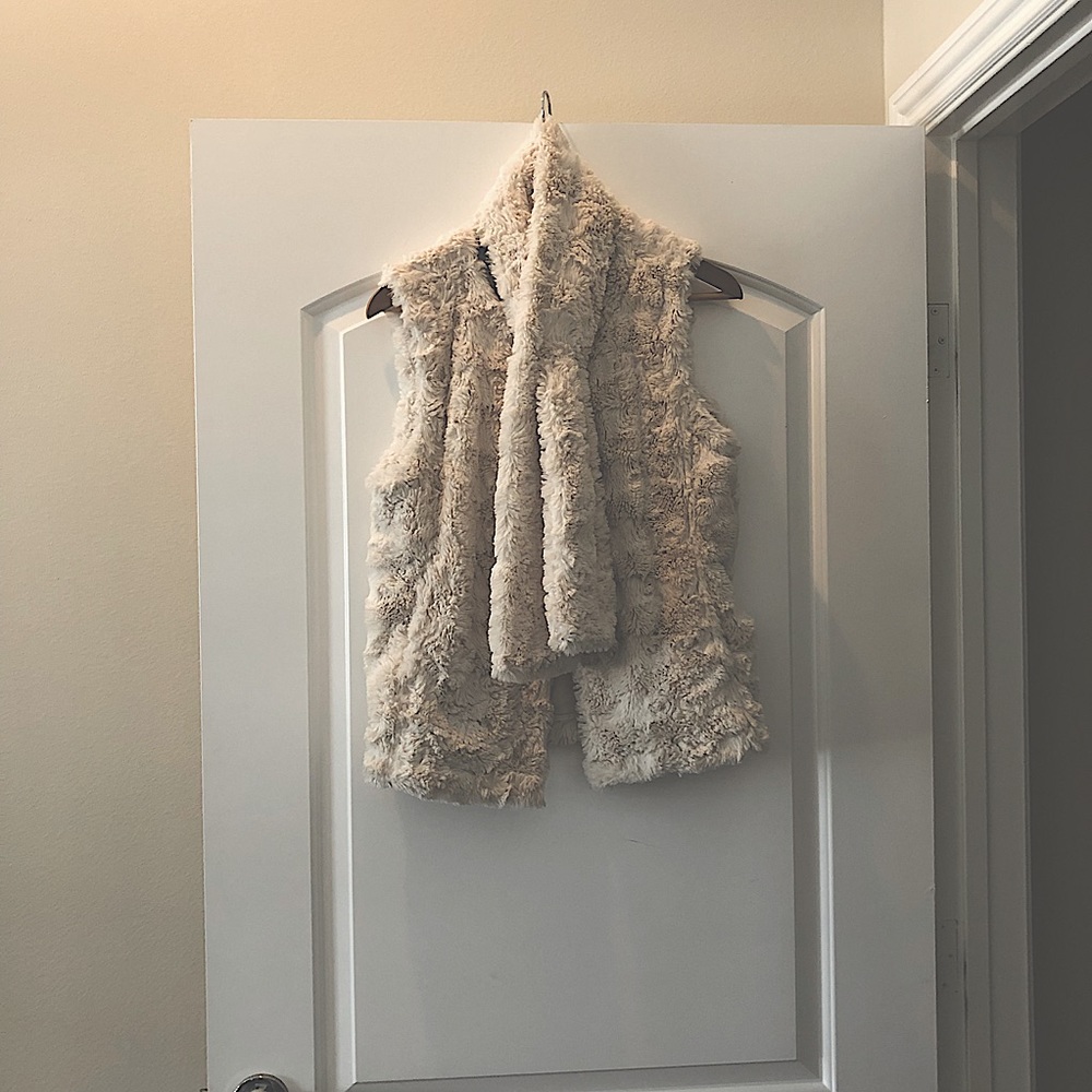 True Grit ivory faux fur vest Sz S